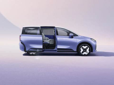 ARCFOX โคอล่า ซีดานไฟฟ้าจีน MPV ขนาดเล็ก L2 การขับรถช่วย