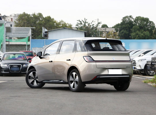 BaoJun Clouds Ev แฮทช์แบ็ค เล็กๆ เซดานไฟฟ้า มีระยะทาง 360KM-460KM