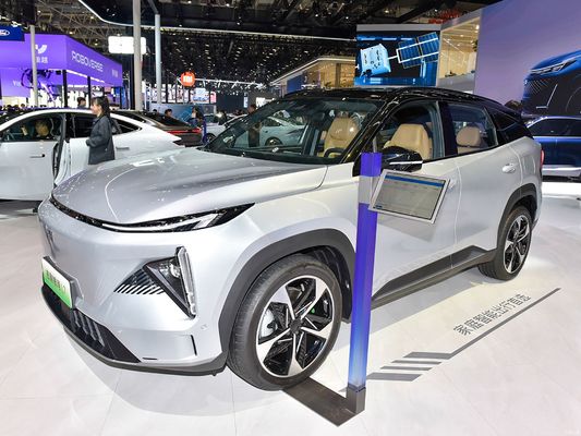 Geely Galaxy L7 ขับเคลื่อนโดยเครื่องยนต์ 1.5L และ 1.5T มีระยะทางรวม 1,370 กิโลเมตร และระยะทางไฟฟ้าเฉพาะ 115 กิโลเมตร