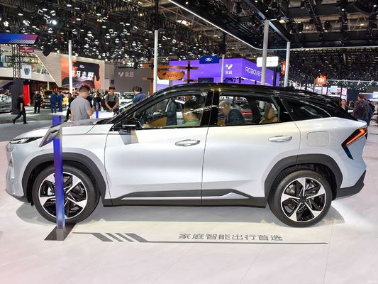 Geely Galaxy L7 ขับเคลื่อนโดยเครื่องยนต์ 1.5L และ 1.5T มีระยะทางรวม 1,370 กิโลเมตร และระยะทางไฟฟ้าเฉพาะ 115 กิโลเมตร