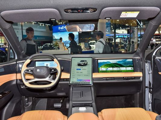 Geely Galaxy L7 ขับเคลื่อนโดยเครื่องยนต์ 1.5L และ 1.5T มีระยะทางรวม 1,370 กิโลเมตร และระยะทางไฟฟ้าเฉพาะ 115 กิโลเมตร