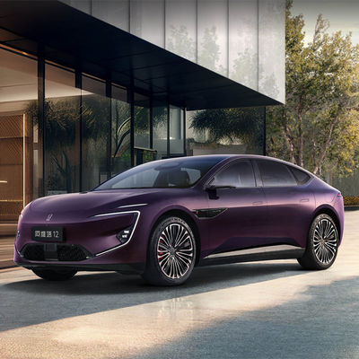 รถยนต์ซีดานไฟฟ้า BYD พร้อมระบบชาร์จเร็ว 0-60 ไมล์ต่อชั่วโมง ใน 4 วินาที และใช้เวลาชาร์จ 8 ชั่วโมง สำหรับ 5 ที่นั่งที่สะดวกสบาย