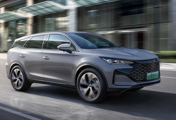 รถยนต์ซีดานไฟฟ้า BYD ชาร์จไฟ 8 ชั่วโมง โครงสร้างตัวถัง 5 ประตู และความเร็วสูงสุด 120 ไมล์ต่อชั่วโมง